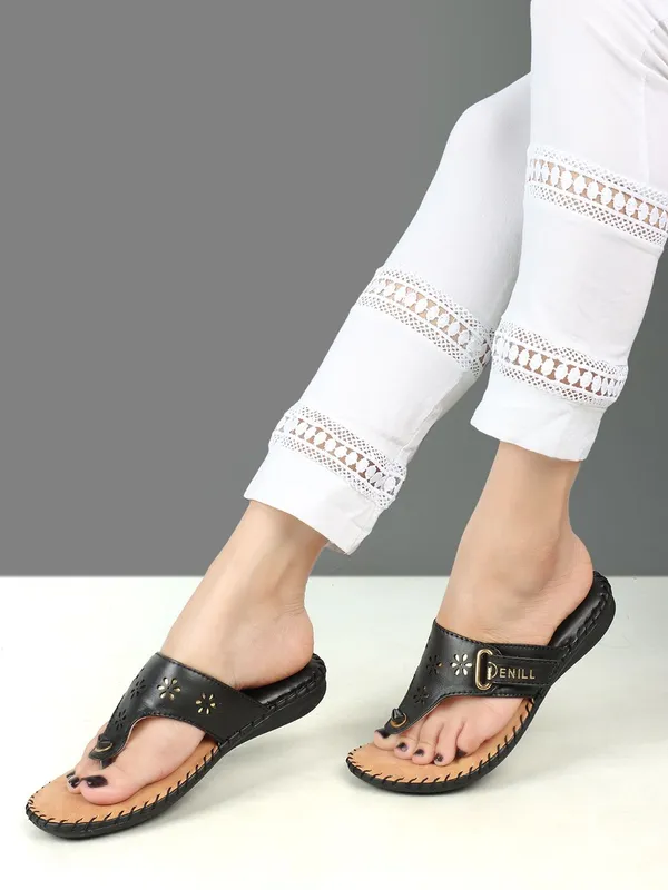 Black_Synthetic_Flats_For_Women