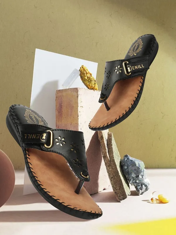 Black_Synthetic_Flats_For_Women