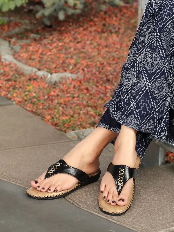 Black_Synthetic_Leather_Flats_For_Women