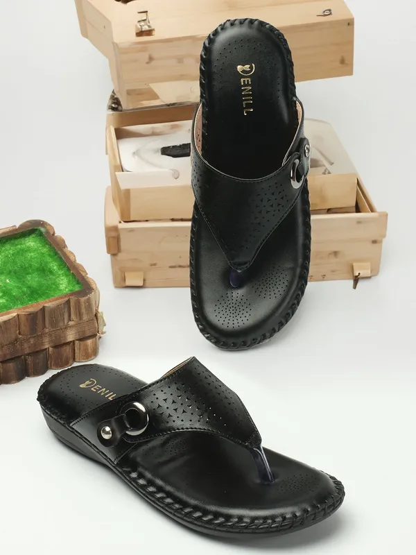 Black_Synthetic_Leather_Wedges_For_Women