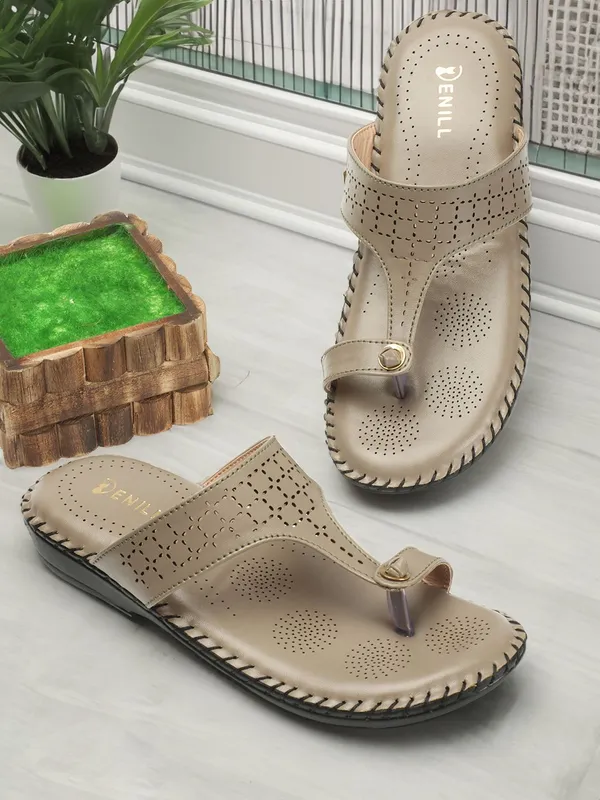 Grey_Synthetic_Leather_Sandal_For_Women
