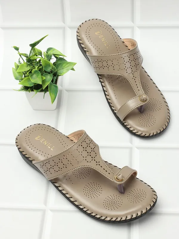 Grey_Synthetic_Leather_Sandal_For_Women
