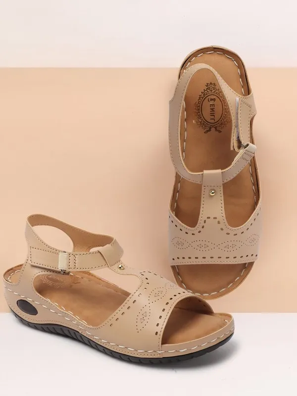 Beige_Synthetic_Leather_Flats_For_Women