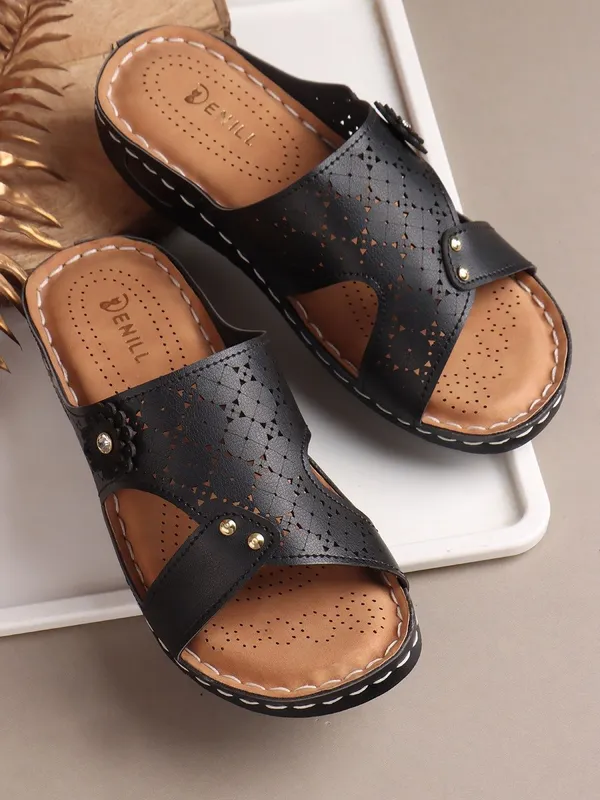 Black_Synthetic_Leather_Flats_For_Women