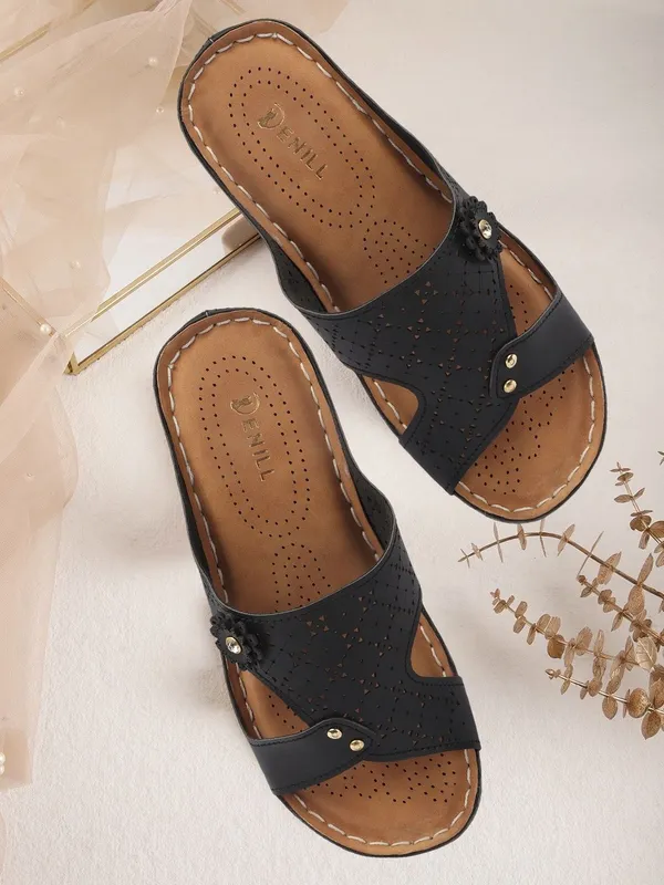 Black_Synthetic_Leather_Flats_For_Women