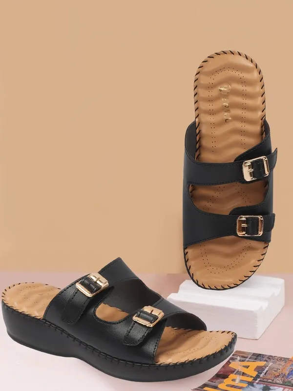 Black_Synthetic_Leather_Flats_For_Women