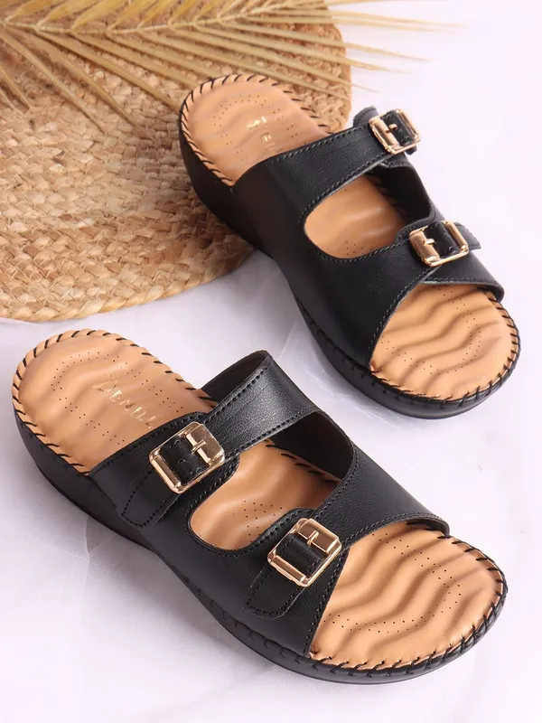 Black_Synthetic_Leather_Flats_For_Women