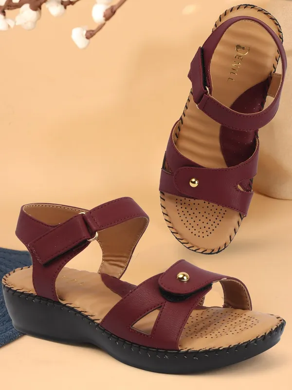 Maroon_Synthetic_Leather_Flats_For_Women