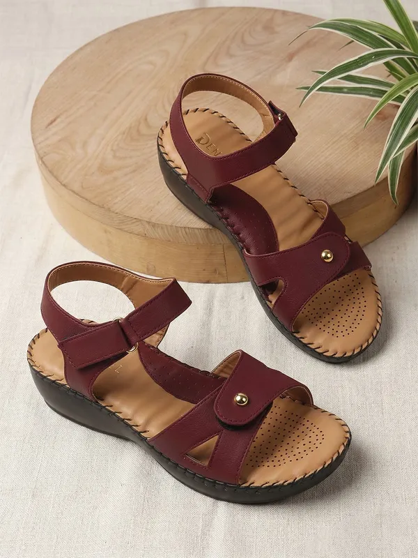 Maroon_Synthetic_Leather_Flats_For_Women