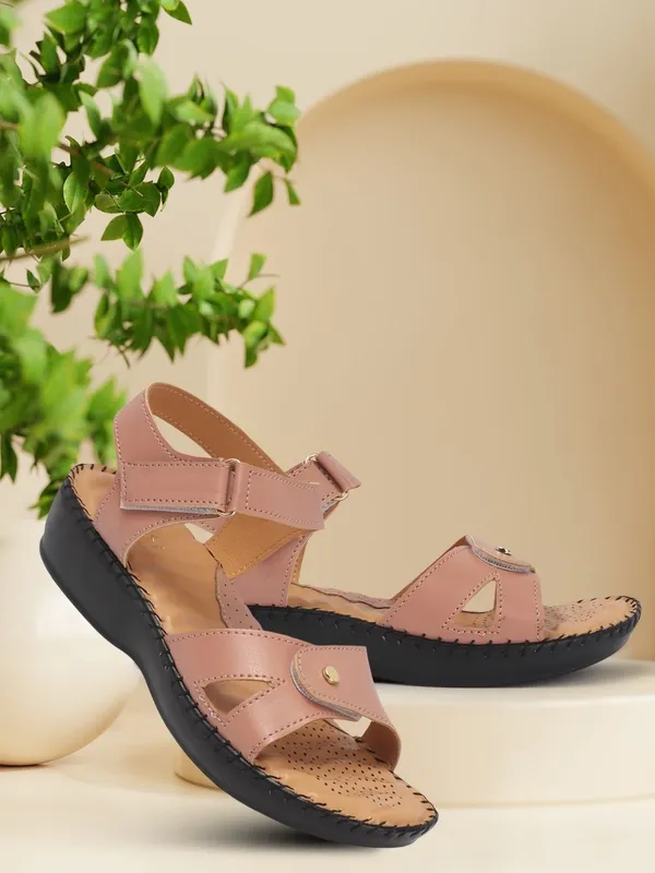Pink_Synthetic_Leather_Flats_For_Women