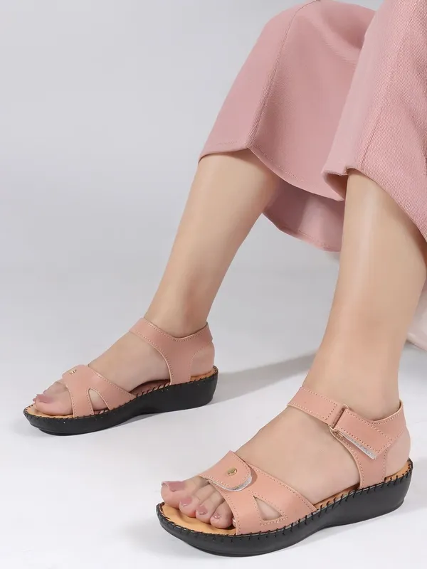 Pink_Synthetic_Leather_Flats_For_Women