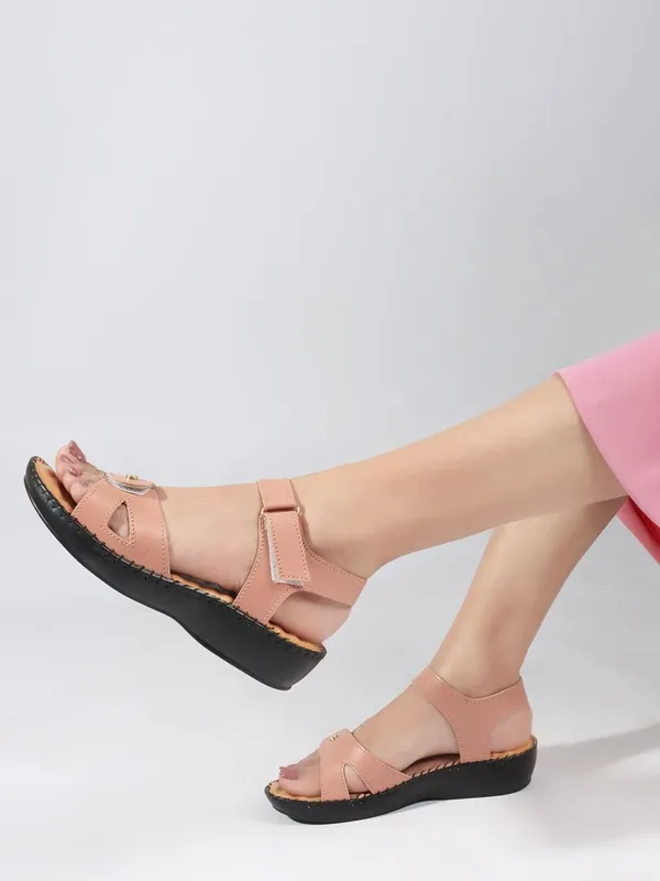 Pink_Synthetic_Leather_Flats_For_Women