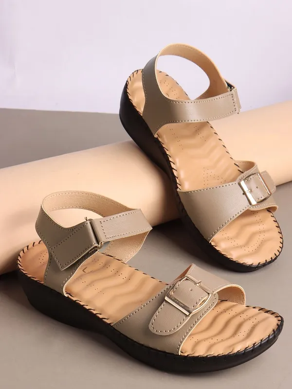 Beige_Synthetic_Leather_Flats_For_Women