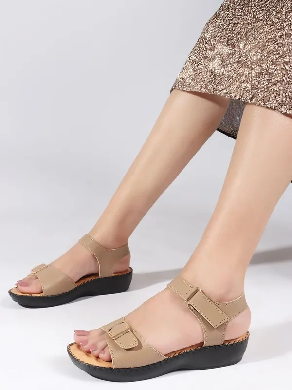 Beige_Synthetic_Leather_Flats_For_Women