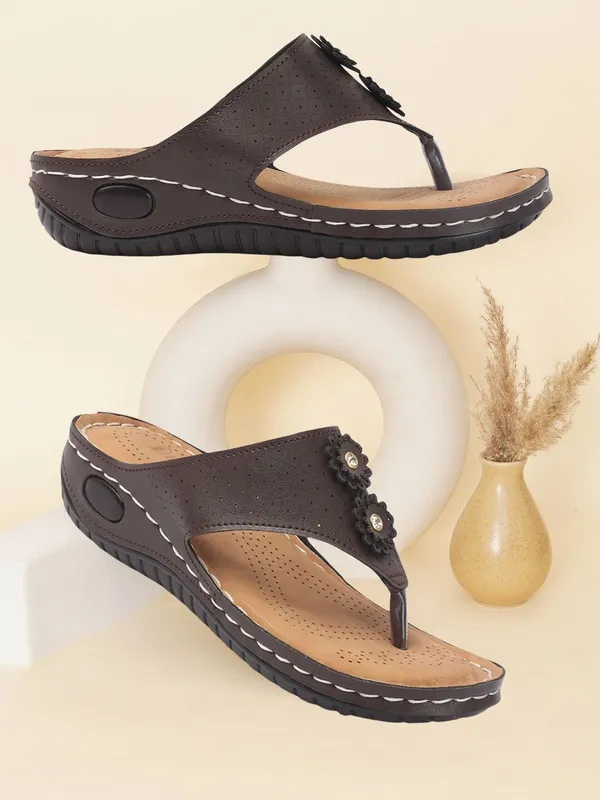 Brown_Synthetic_Leather_Flats_For_Women