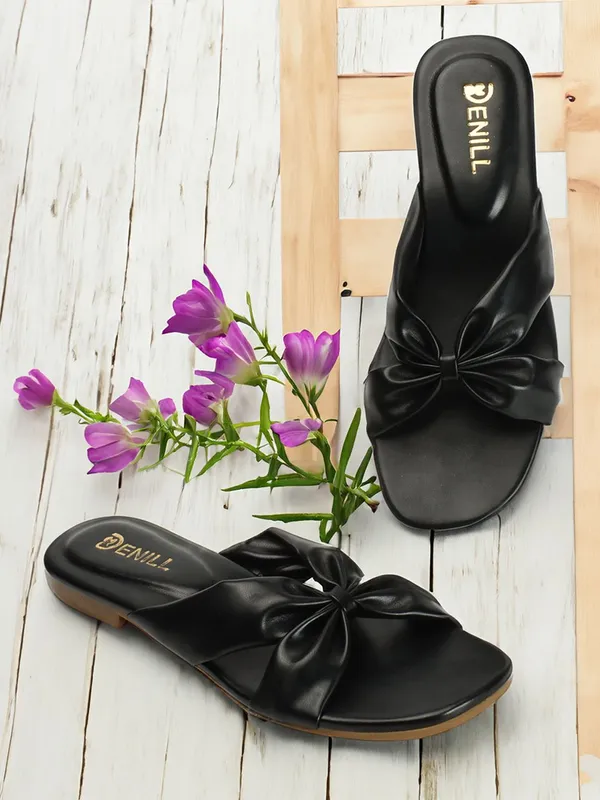 Black_Synthetic_Leather_Heels_For_Women