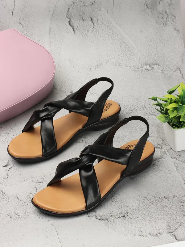 Black_Synthetic_Leather_Flats_For_Women