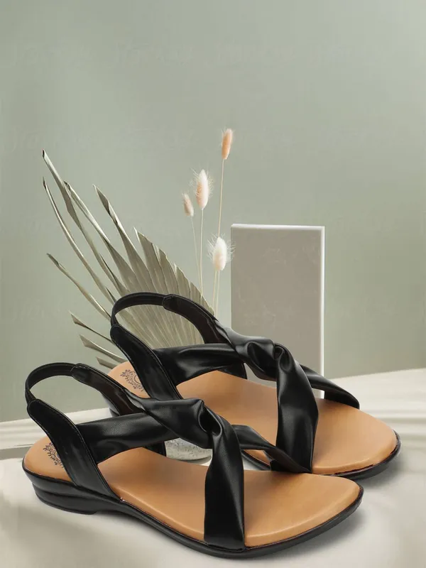 Black_Synthetic_Leather_Flats_For_Women