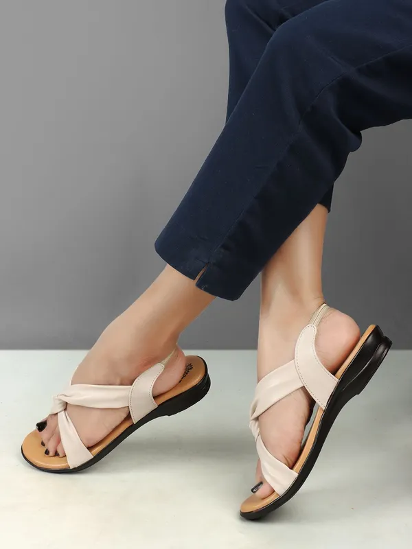 Beige_Synthetic_Leather_Flats_For_Women
