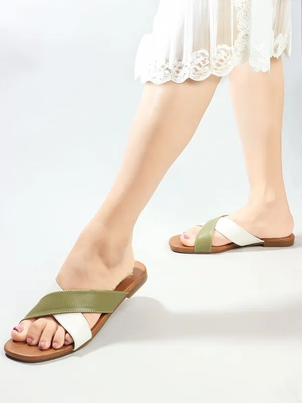 Green_Synthetic_Leather_Flats_For_Women