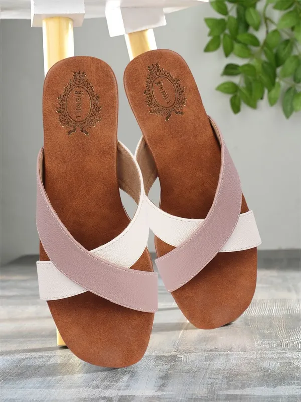Pink_And_White_Synthetic_Leather_Flats_For_Women