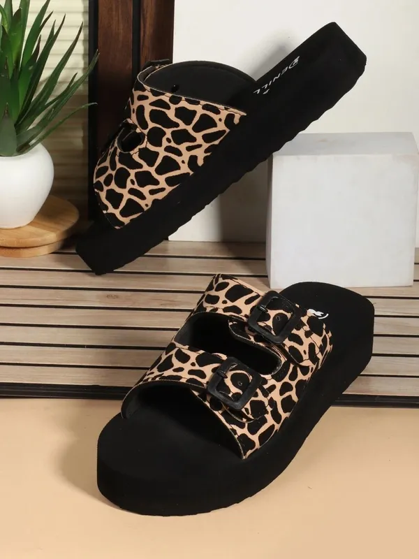 Black_And_Beige_Suede_Flats_For_Women