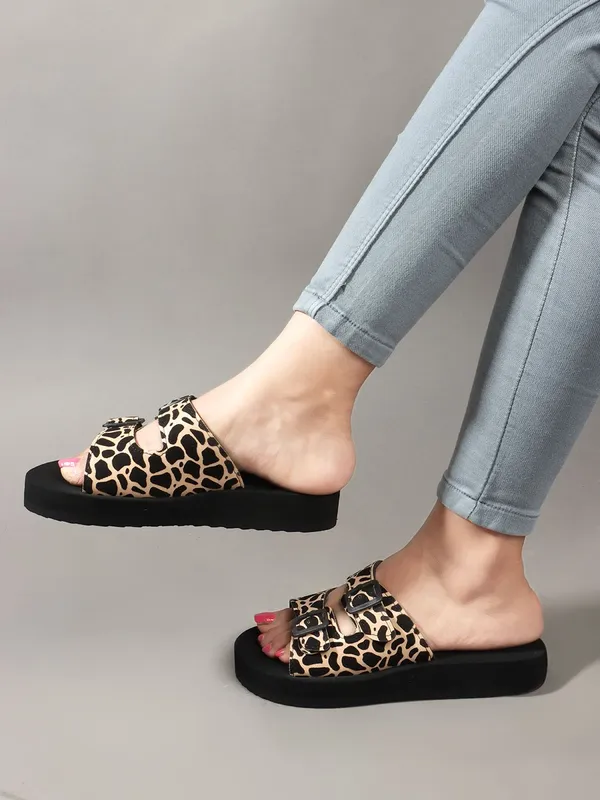 Black_And_Beige_Suede_Flats_For_Women