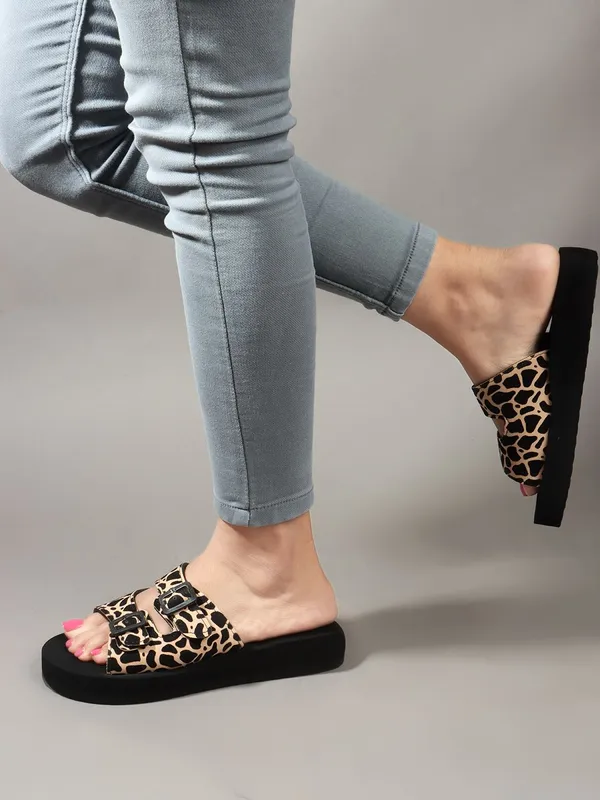Black_And_Beige_Suede_Flats_For_Women