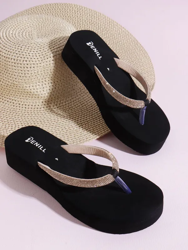 Gold_And_Black_Synthetic_Flats_For_Women
