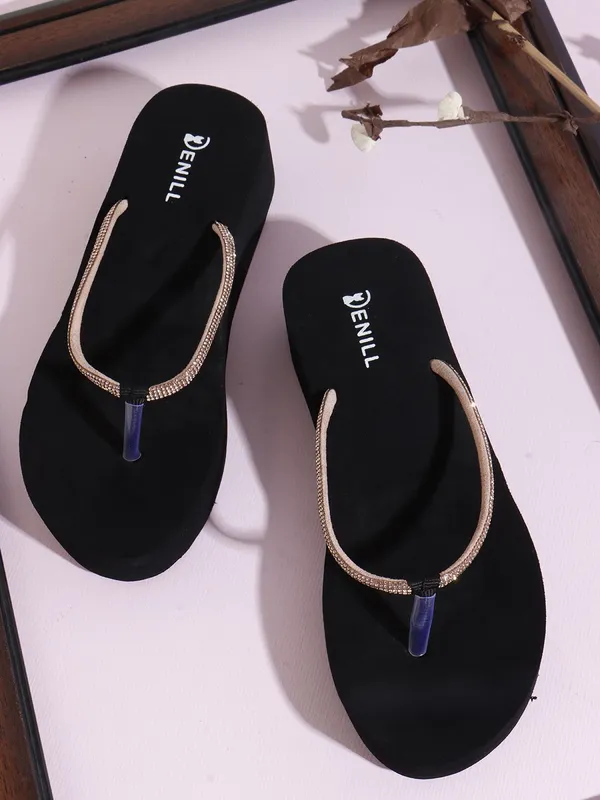 Gold_And_Black_Synthetic_Flats_For_Women
