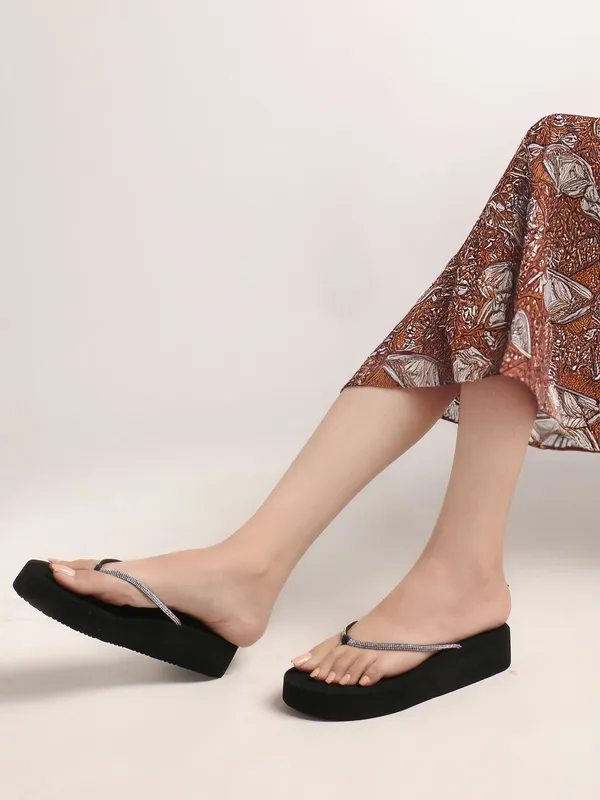 Black_And_Silver_Synthetic_Flats_For_Women