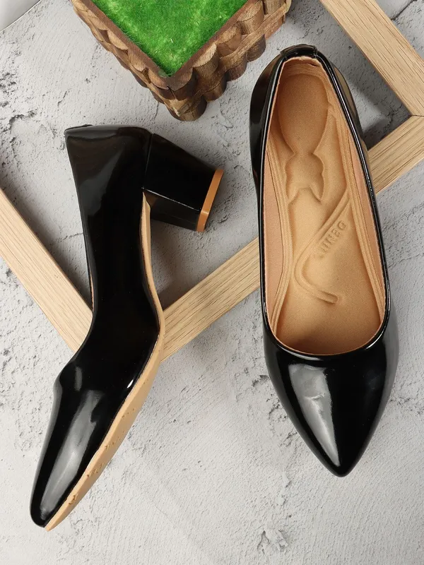 Black_Patent_Leather_Heels_For_Women