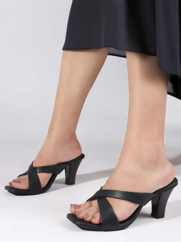 Black_Synthetic_Leather_Heels_For_Women