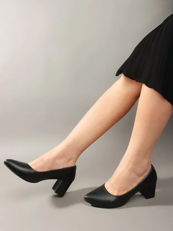 Black_Synthetic_Leather_Heels_For_Women