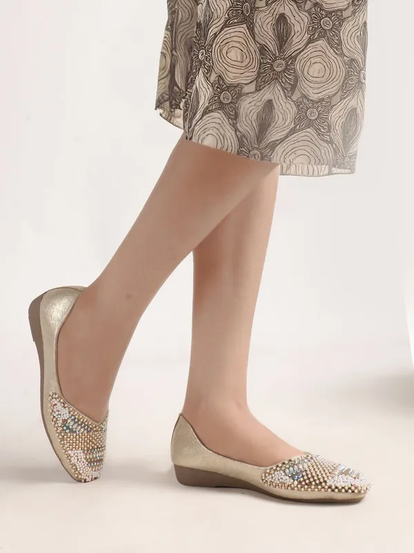 Gold_Synthetic_Leather_Party_Slip_On_Bellies_For_Women