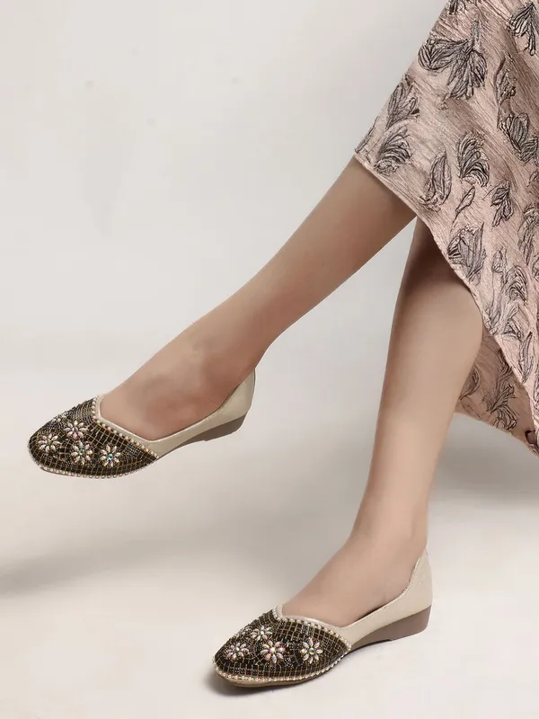 Gold_Synthetic_Leather_Party_Slip_On_Bellies_For_Women
