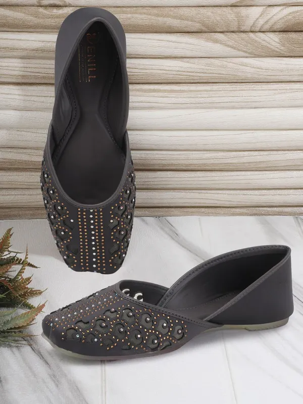 Grey_Synthetic_Leather_Party_Slip_On_Bellies_For_Women