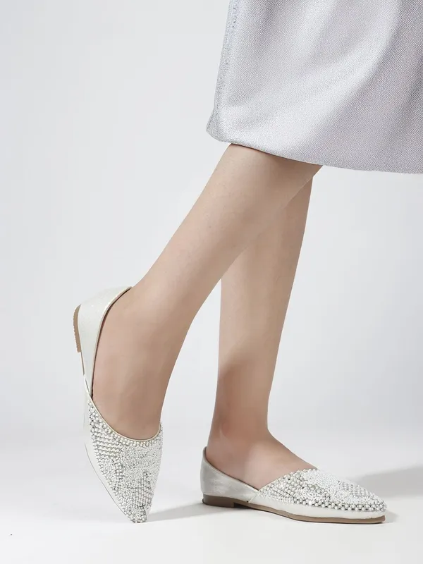 Silver_Synthetic_Leather_Wedding_Slip_On_Bellies_For_Women