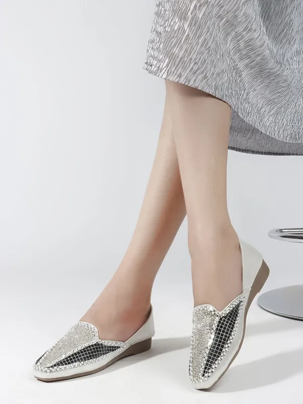Silver_Synthetic_Leather_Bellies_For_Women
