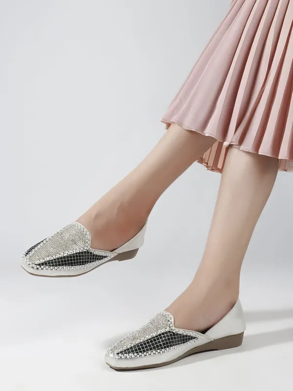Silver_Synthetic_Leather_Bellies_For_Women