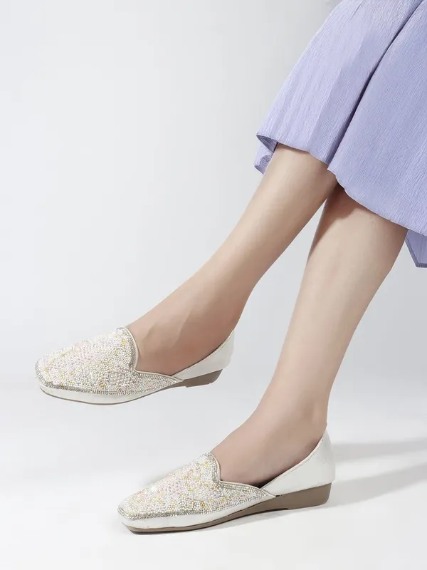 Silver_Synthetic_Leather_Bellies_For_Women