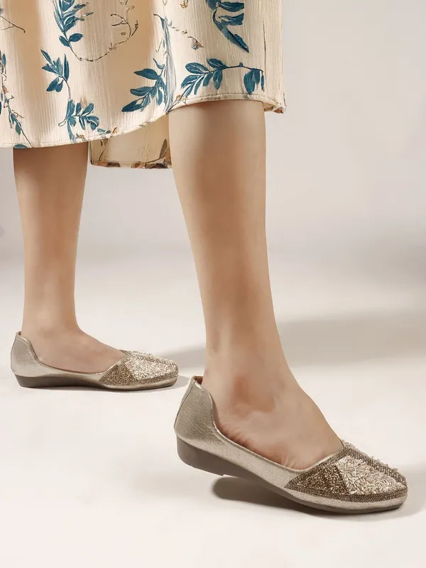 Gold_Synthetic_Leather_Party_Slip_On_Bellies_For_Women