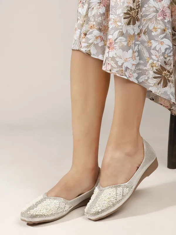 Silver_Synthetic_Leather_Party_Slip_On_Bellies_For_Women