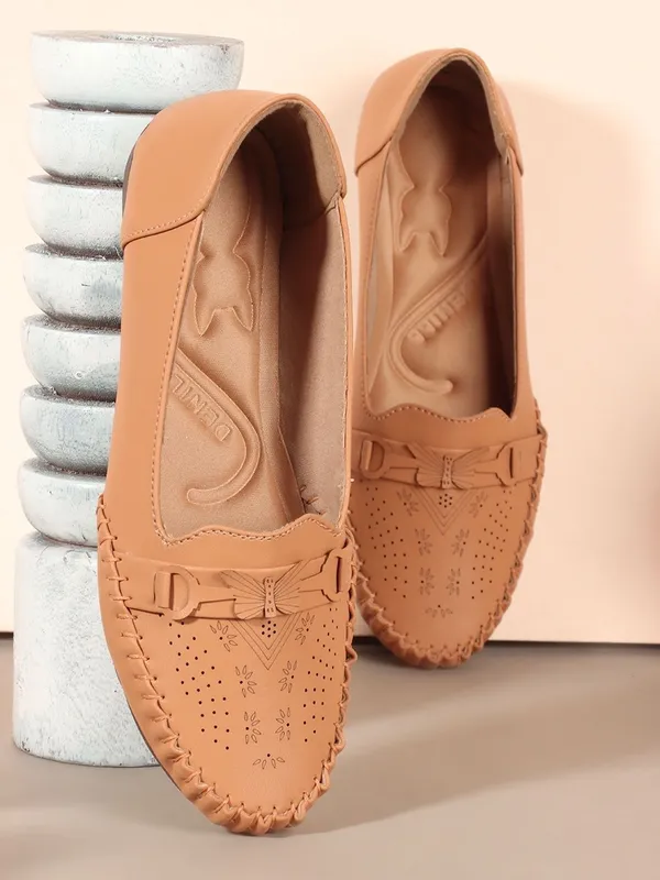 Beige_Synthetic_Leather_Flats_For_Women