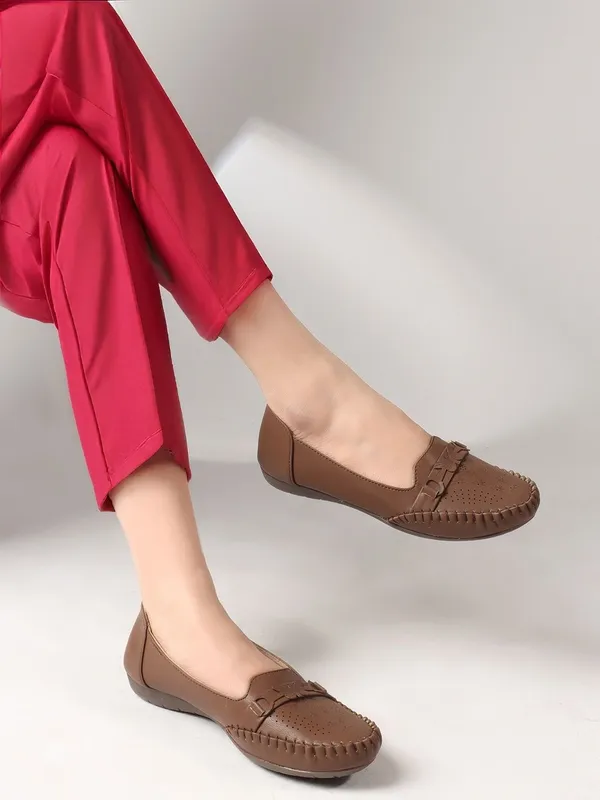 Brown_Synthetic_Leather_Flats_For_Women