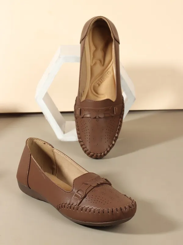 Brown_Synthetic_Leather_Flats_For_Women