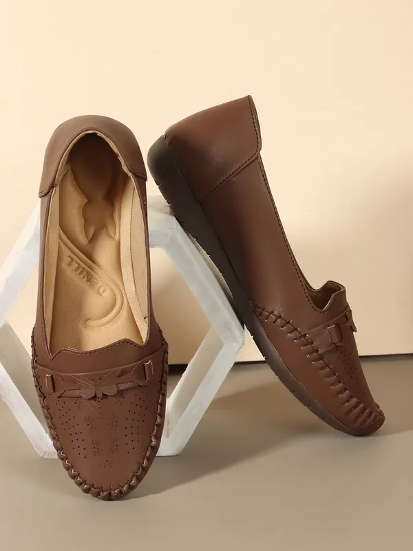 Brown_Synthetic_Leather_Flats_For_Women