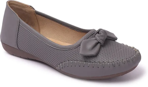 Grey_Synthetic_Leather_Flats_For_Women