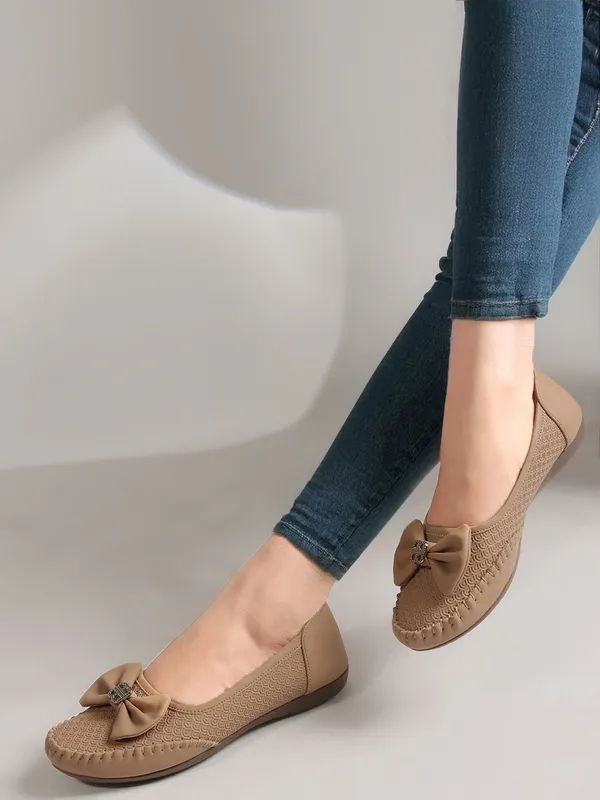 Beige_Synthetic_Leather_Flats_For_Women