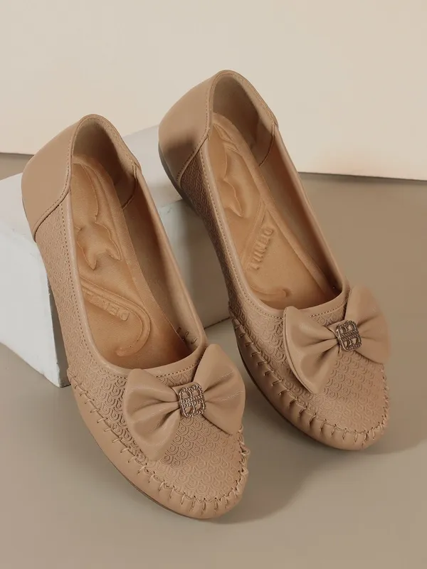 Beige_Synthetic_Leather_Flats_For_Women